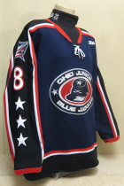 Worn for both seasons in Columbus. The inaugural season worn by Ben Dykstra. The second season seanon worn byTom Janosz. Tie down front, SP logo on fron tleftchest and on right rear hem. Teir 1 logo also on left rear hem. Size 56 Made by SP